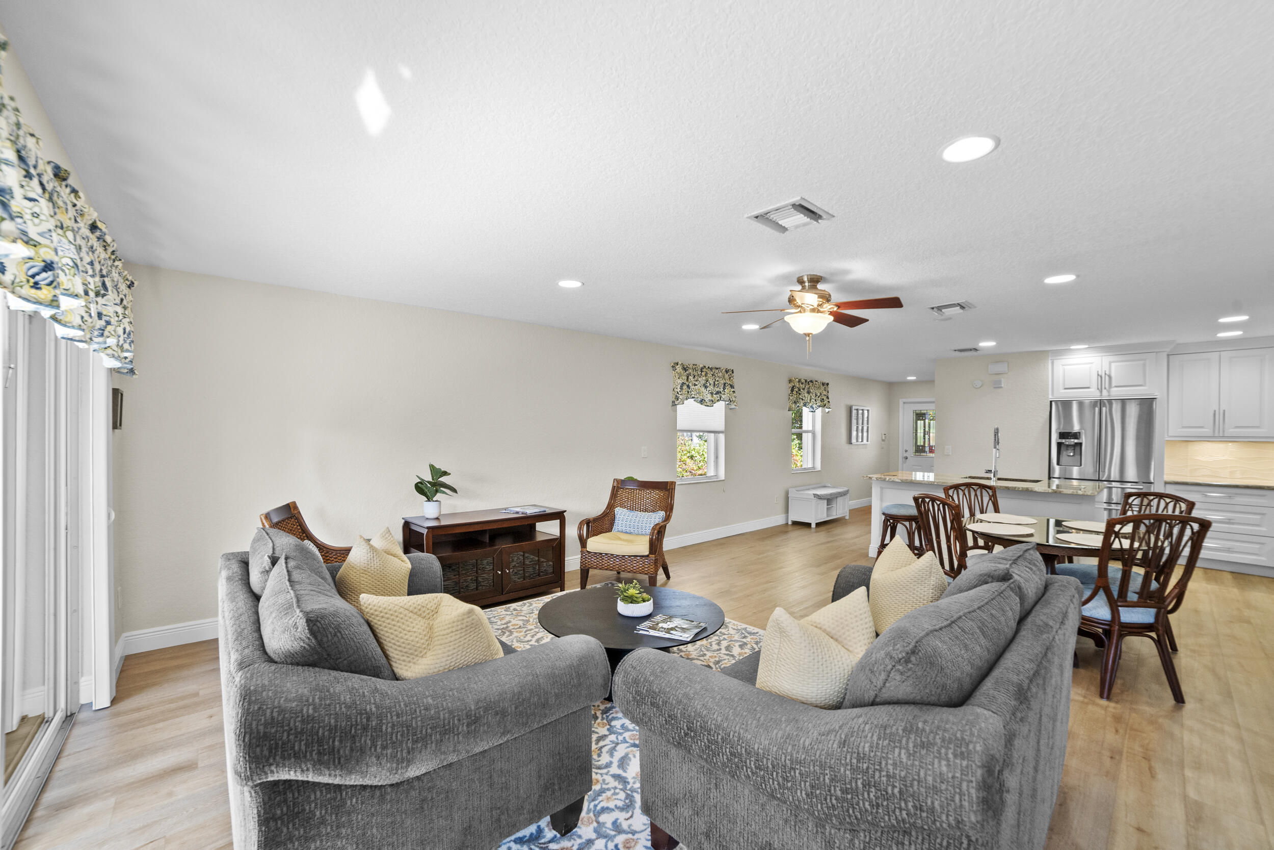 2736 Southeast Birmingham Drive Stuart, FL 34994 - Photo 14 of 41 Living room