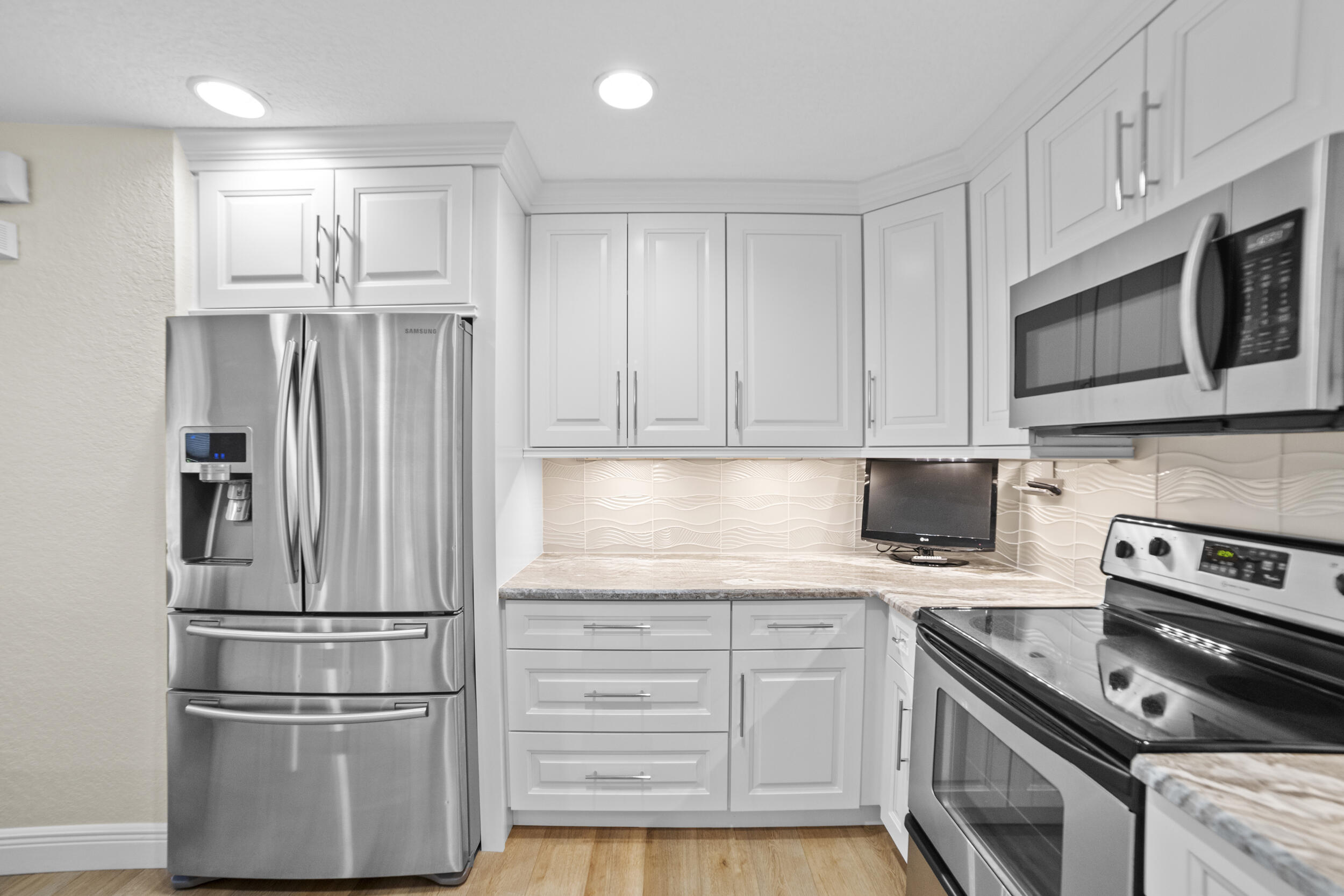 2736 Southeast Birmingham Drive Stuart, FL 34994 - Photo 5 of 41 Kitchen