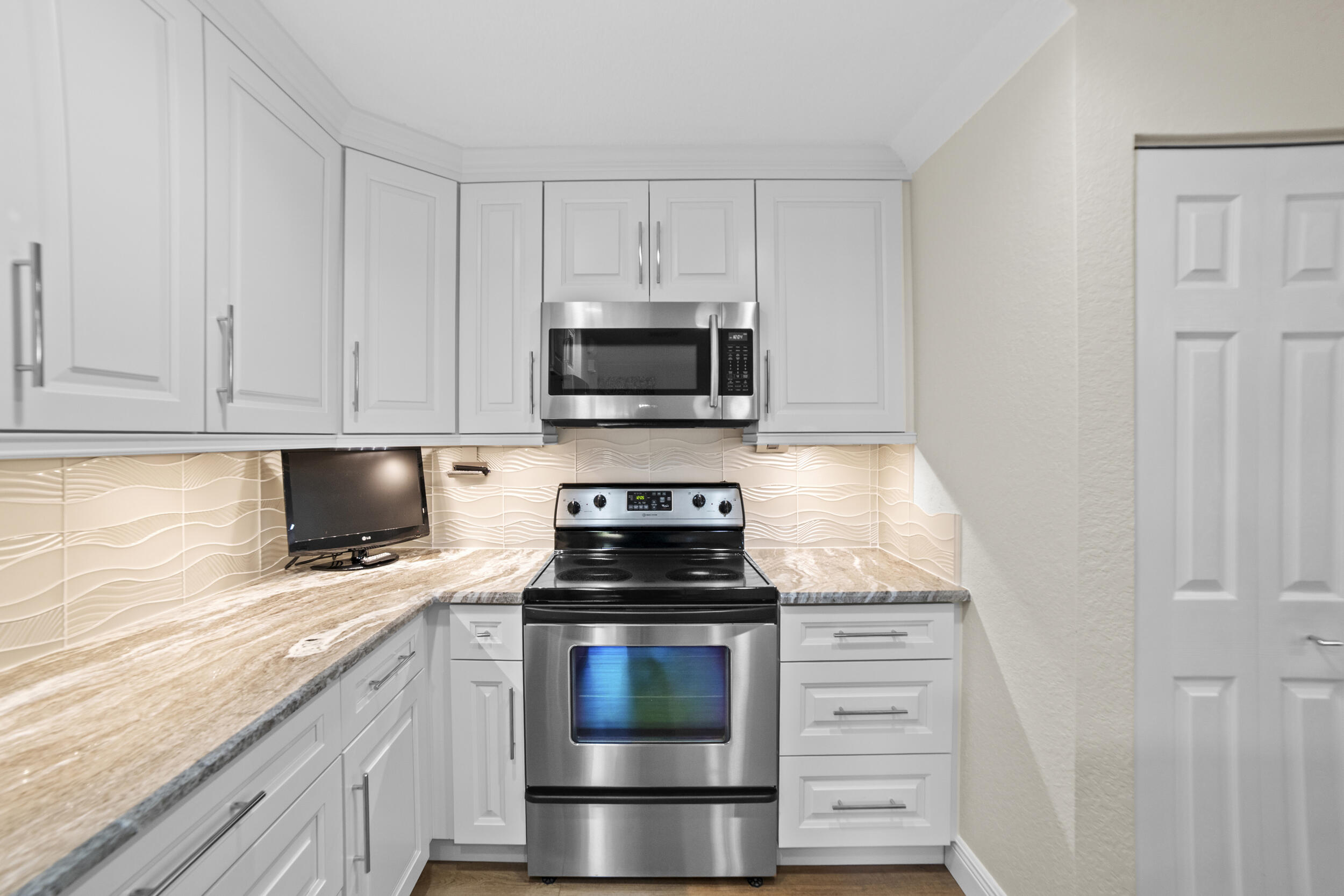 2736 Southeast Birmingham Drive Stuart, FL 34994 - Photo 6 of 41 Under mont lighting