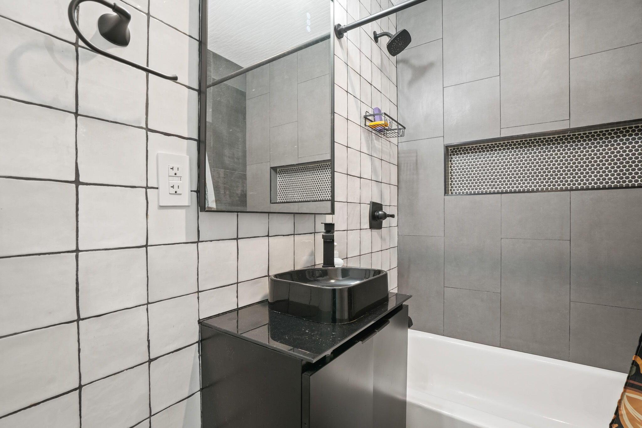 3071 Karl Road Columbus, OH 43224 - Photo 15 of 22 Full Bathroom on Entry Floor