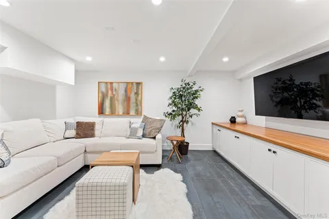 $3,295,000 | 12 Kolbert Drive, Scarsdale, NY 10583