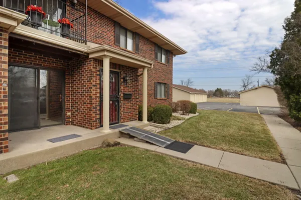 $195,000 | 7209 57th Avenue, Unit 102L, Kenosha, WI 53142