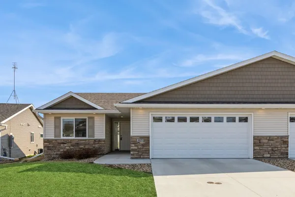 $279,900 | 413 Fawn Run, Kenyon, MN 55946