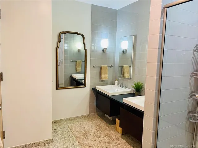 a en suite bathroom with a sink and a mirror