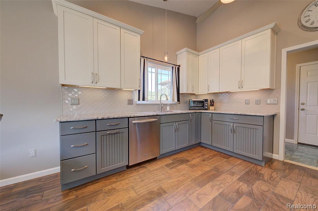 44501 Ridgefield Road Canton, MI 48188 - Photo 18 of 66