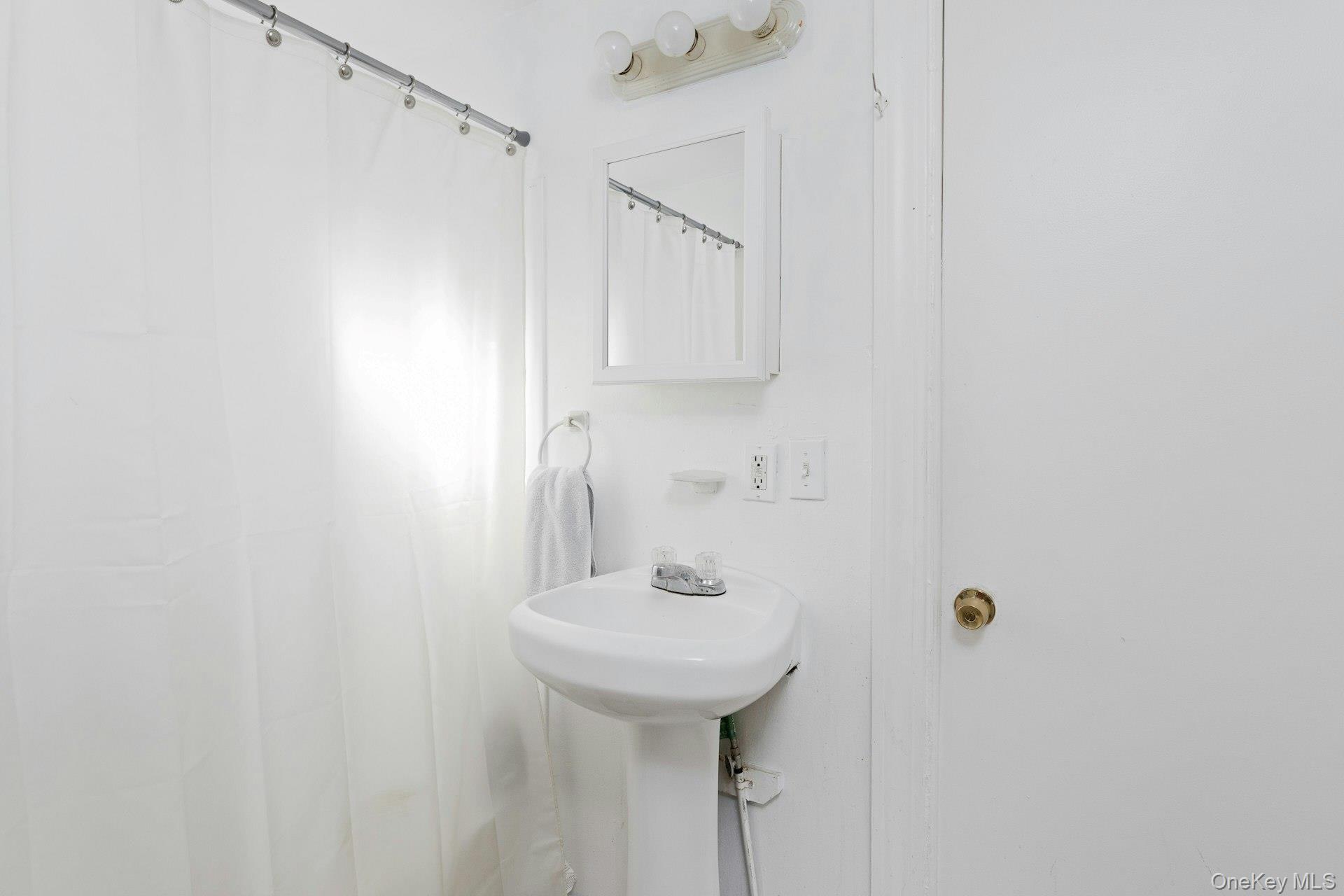 34 Ashburton Road Carmel, NY 10512 - Photo 27 of 34 Cottage bathroom