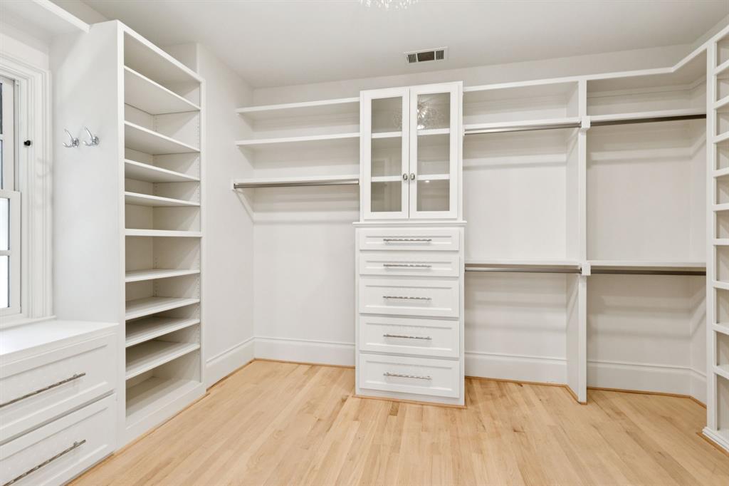 3817 Colgate Avenue University Park, TX 75225 - Photo 28 of 40 Primary Closet