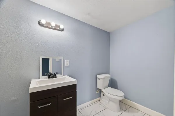 $1,950 | 6022 Lyndhurst Drive, Houston, TX 77033