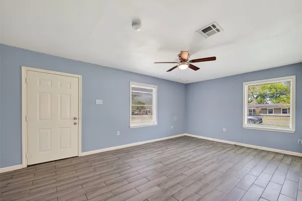 $1,950 | 6022 Lyndhurst Drive, Houston, TX 77033