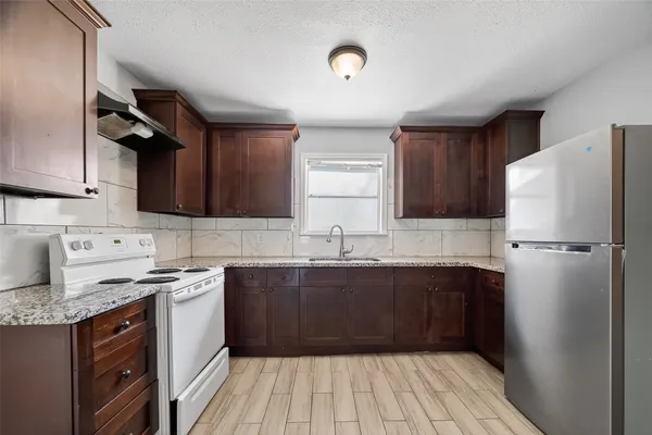 $1,950 | 6022 Lyndhurst Drive, Houston, TX 77033