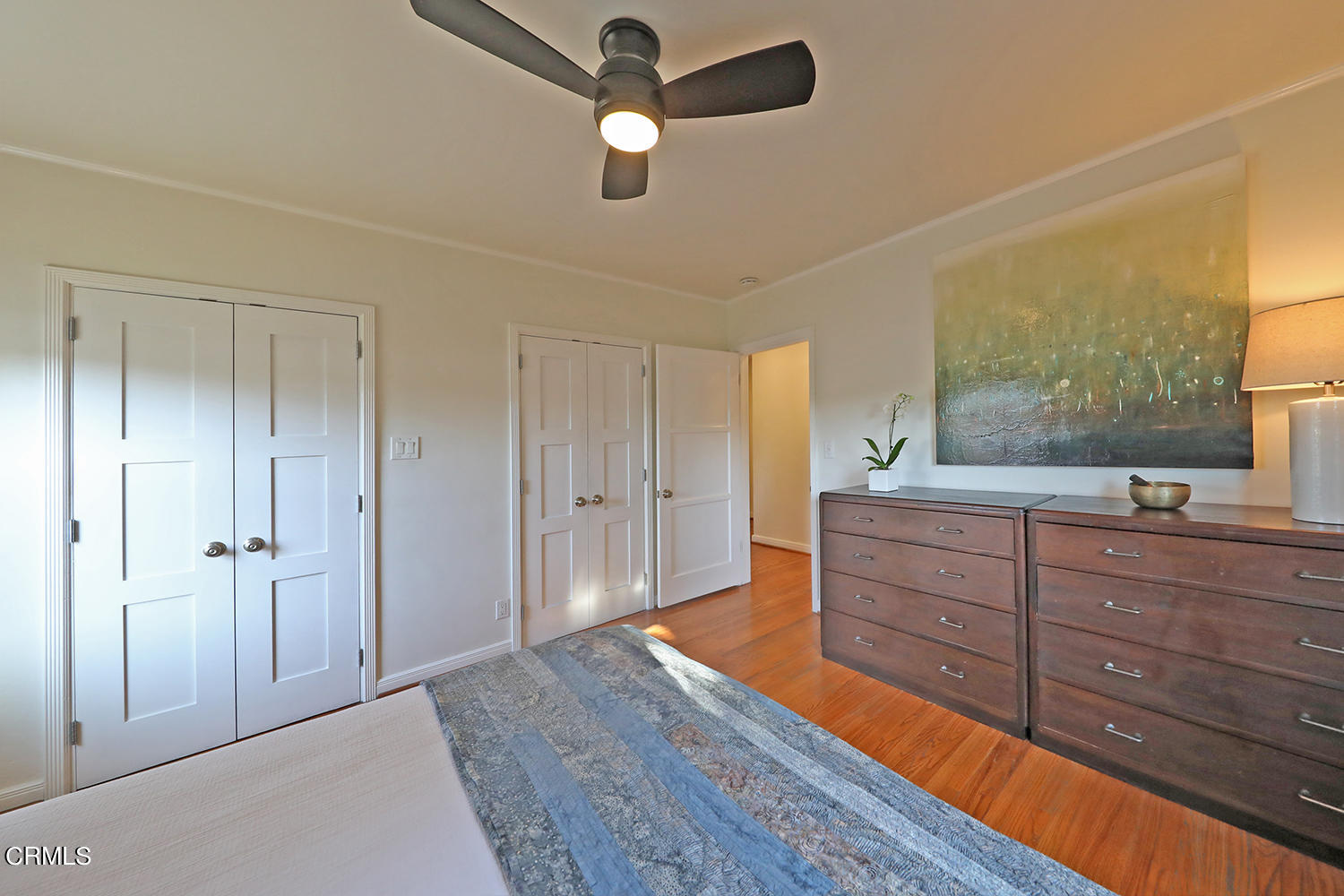 1600 Pleasant Way Pasadena, CA 91105 - Photo 28 of 51 a room with a bed and a large mirror