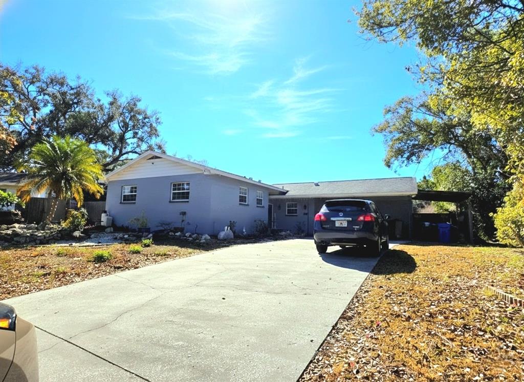 a view of a house with a yard