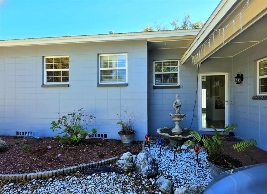 6736 Ralston Beach Circle Tampa, FL 33614 - Photo 5 of 37 a front view of a house