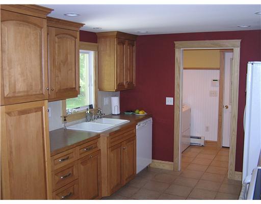 24 Raydon Road York, ME 03909 - Photo 6 of 17 Kitchen.