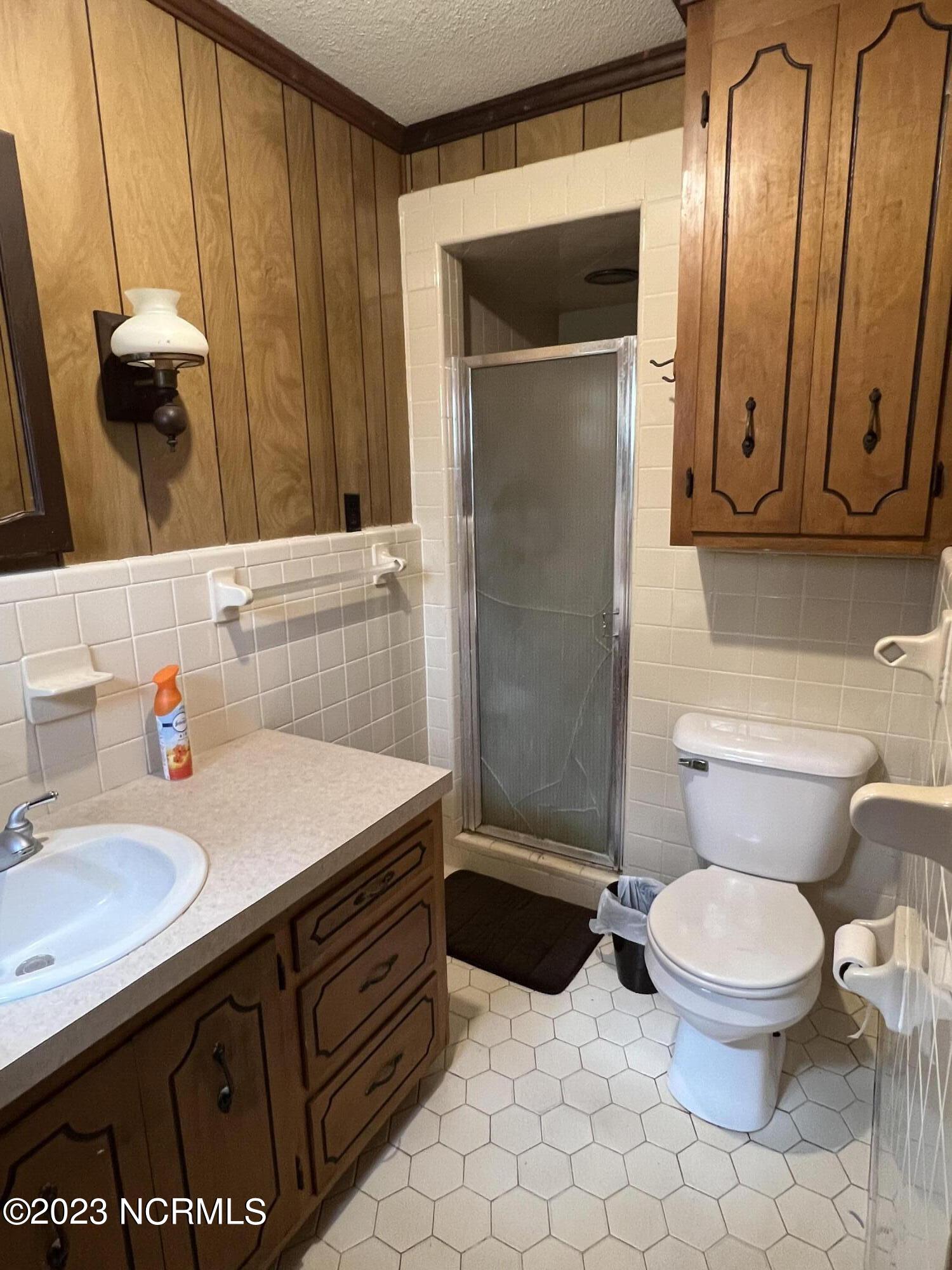 4586 River Road Washington, NC 27889 - Photo 29 of 41 Full Bath 1