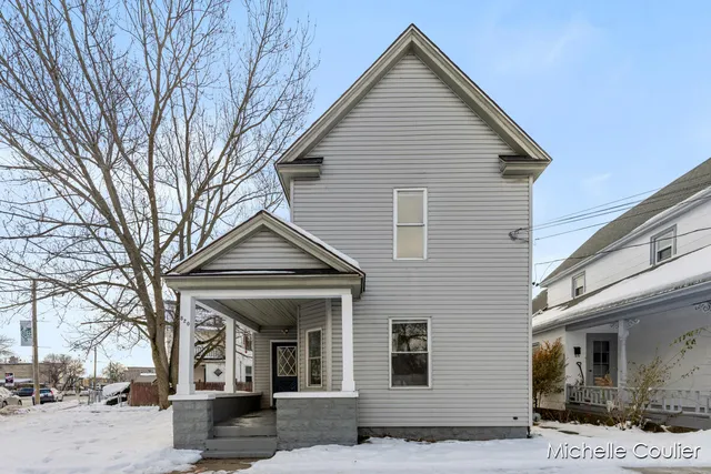 $235,000 | 820 5th Street Northwest, Grand Rapids, MI 49504