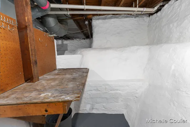 $235,000 | 820 5th Street Northwest, Grand Rapids, MI 49504