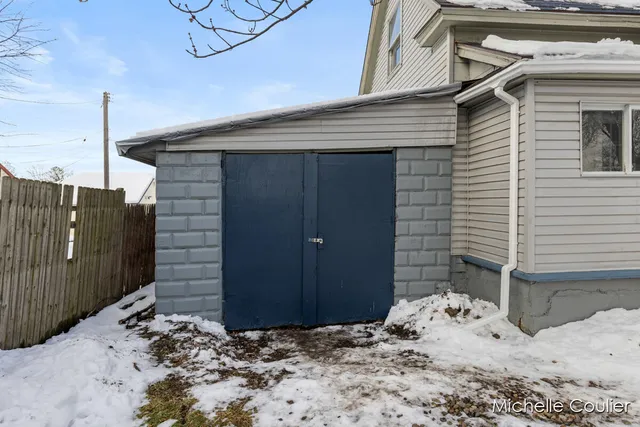 $235,000 | 820 5th Street Northwest, Grand Rapids, MI 49504