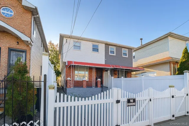 a view of a livingroom with wooden floor and a ceiling fan