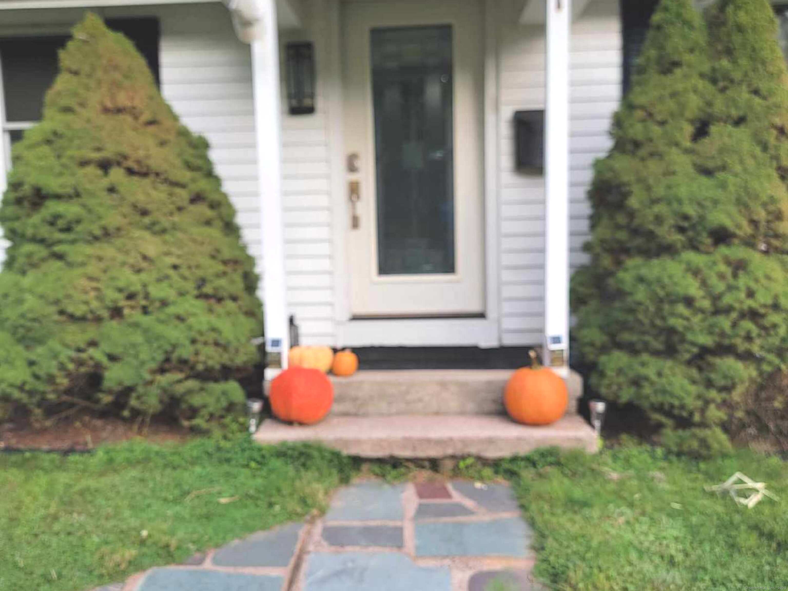 33 Lincoln Road Cromwell, CT 06416 - Photo 2 of 14