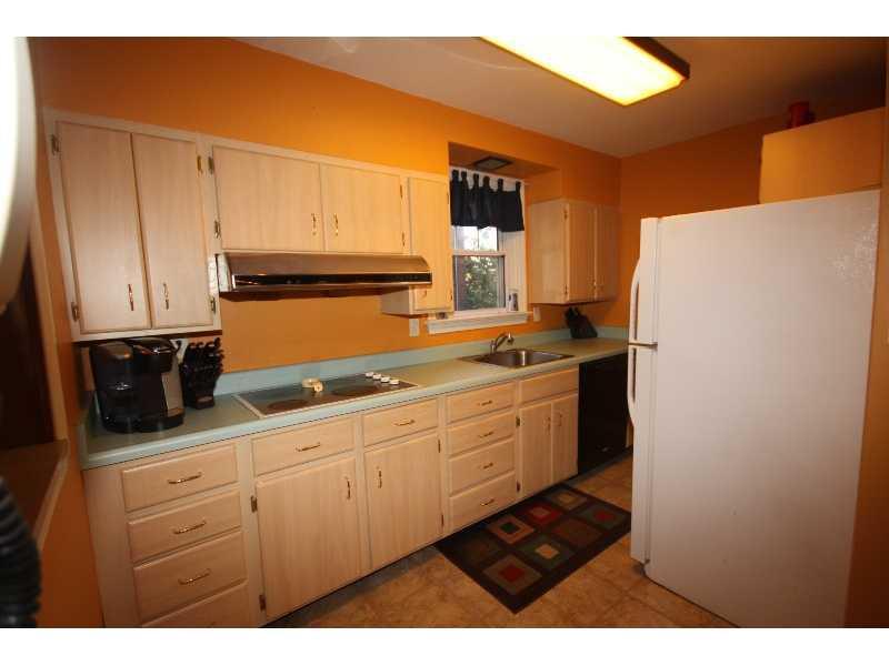 2908 Fernwald Road Pittsburgh, PA 15217 - Photo 7 of 10 Kitchen.