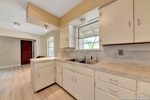 $575,000 | 1400 St Edwards Austin Tx 78704, Austin, TX 78704