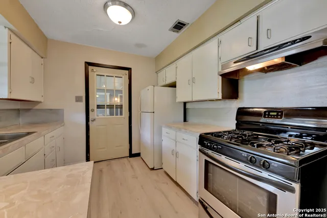 $575,000 | 1400 St Edwards Austin Tx 78704, Austin, TX 78704