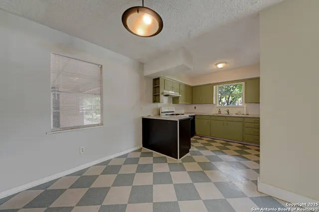 $575,000 | 1400 St Edwards Austin Tx 78704, Austin, TX 78704