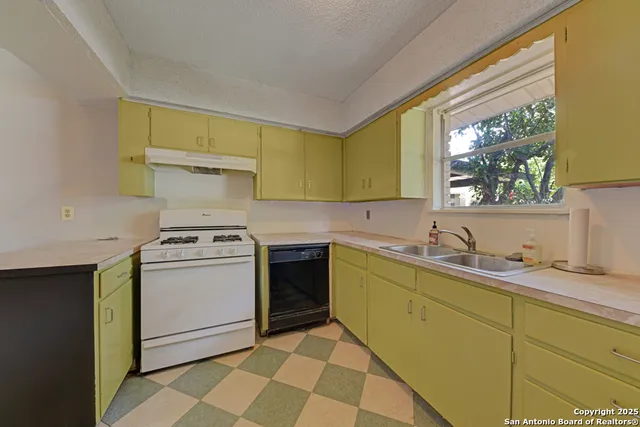 $575,000 | 1400 St Edwards Austin Tx 78704, Austin, TX 78704