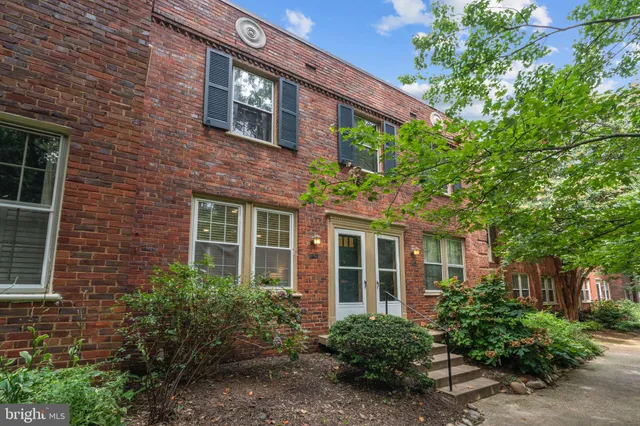 $349,900 | 1415 South Edgewood Street, Unit 463, Arlington, VA 22204