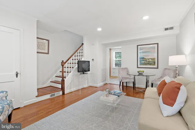 $349,900 | 1415 South Edgewood Street, Unit 463, Arlington, VA 22204