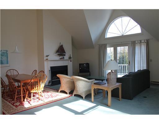 7 Linekin Road, Unit 7E Boothbay Harbor, ME 04538 - Photo 5 of 25 Living Room.