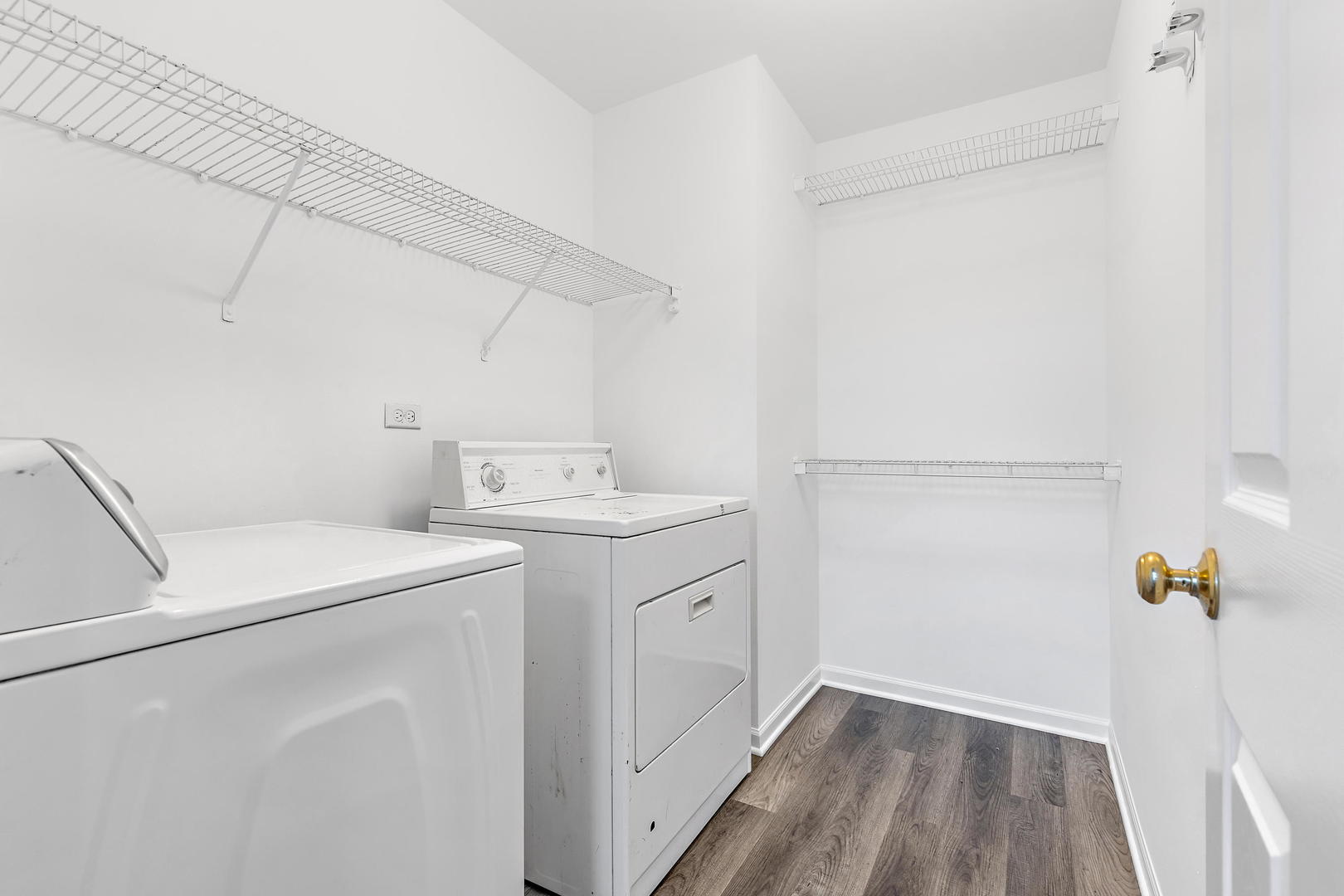 2123 Grayhawk Drive Aurora, IL 60503 - Photo 9 of 18 a utility room with dryer and washer
