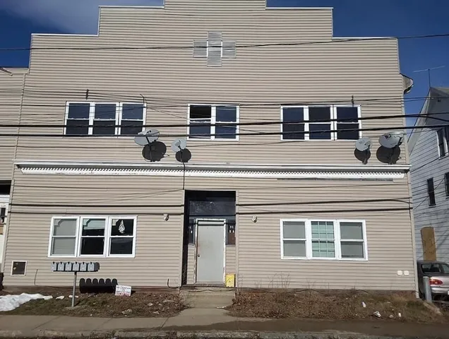 $1,400 | 93 Pleasant Street, Unit D, Ware, MA 01082