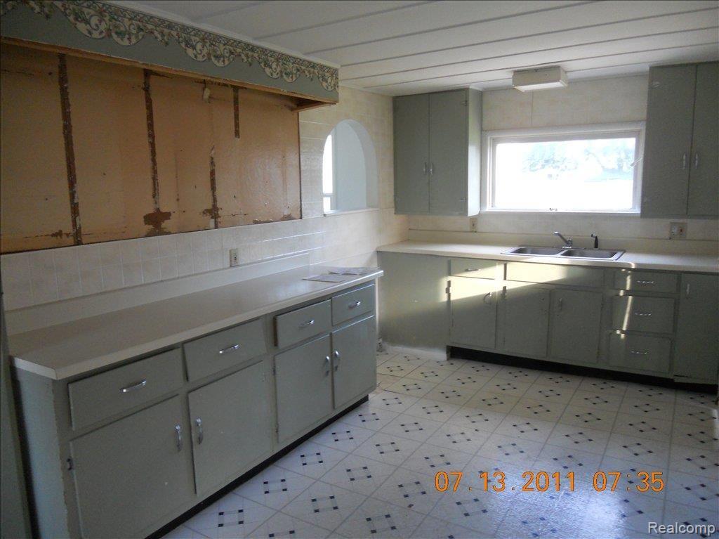 14700 Beech Daly Road Taylor, MI 48180 - Photo 2 of 7 14700 Beech Daly Tayor MI Kitch