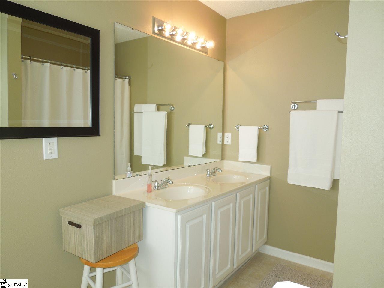 257 Rivers Edge Drive Easley, SC 29642 - Photo 16 of 31 Gallery Image 16