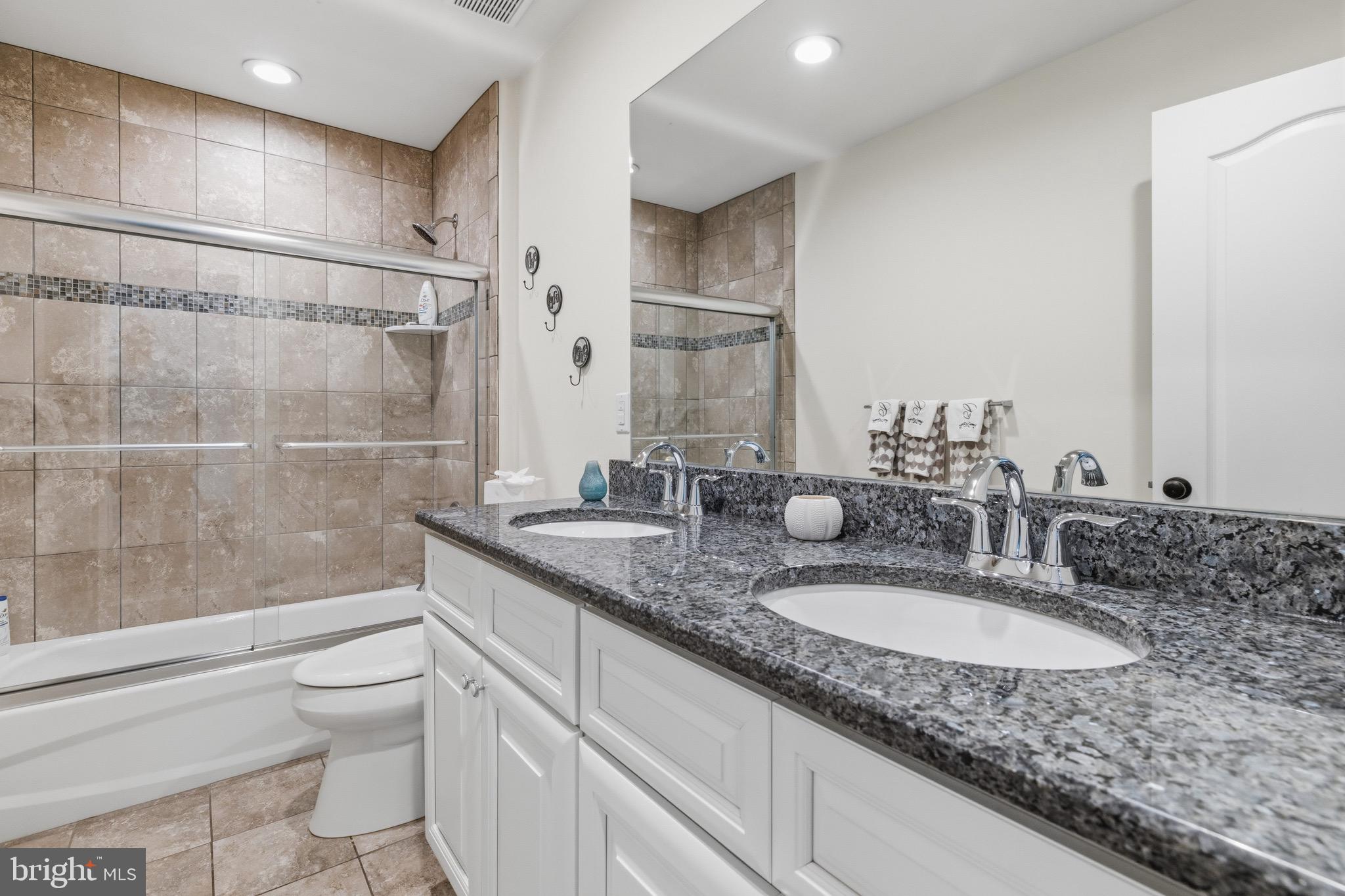 1086 Kingsley Road Rydal, PA 19046 - Photo 34 of 58 2nd Floor Hall Bathroom