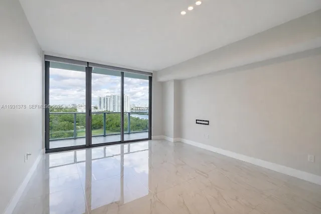 $510,000 | 16385 Biscayne Boulevard, Unit 1102, North Miami Beach, FL 33160