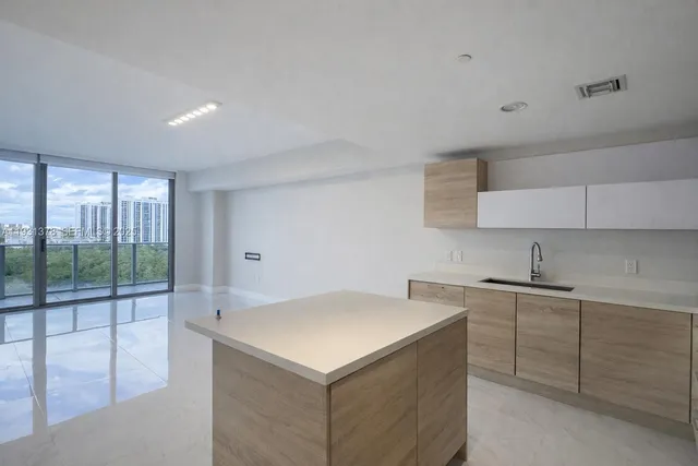 $510,000 | 16385 Biscayne Boulevard, Unit 1102, North Miami Beach, FL 33160