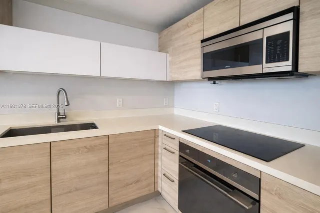 $510,000 | 16385 Biscayne Boulevard, Unit 1102, North Miami Beach, FL 33160