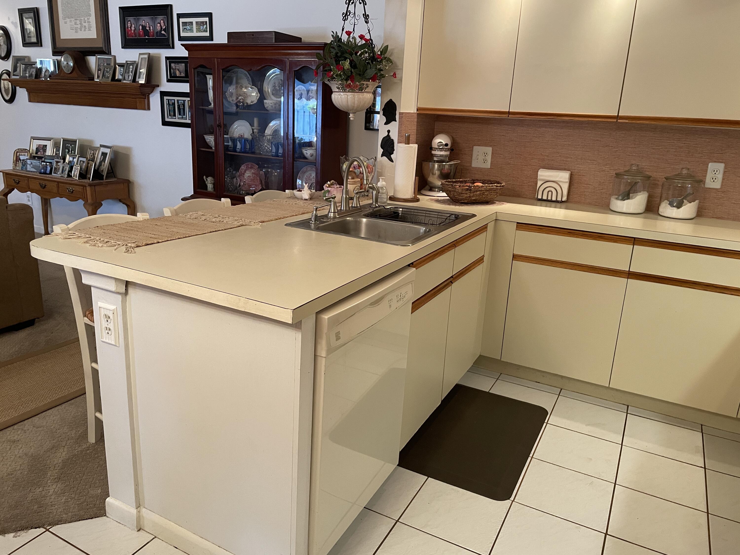 1301 Timberlane Circle Greenacres, FL 33463 - Photo 10 of 34 IMG_9457