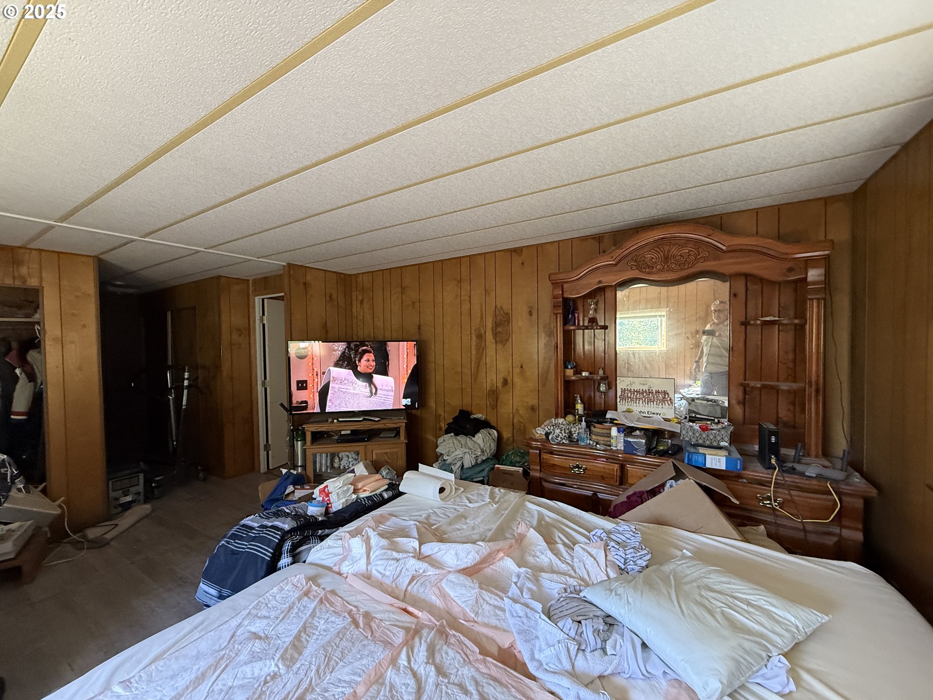 16391 Highway 101, Unit 5 Brookings, OR 97415 - Photo 14 of 27 a living room with furniture and a flat screen tv