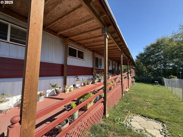 a view of an house with a backyard