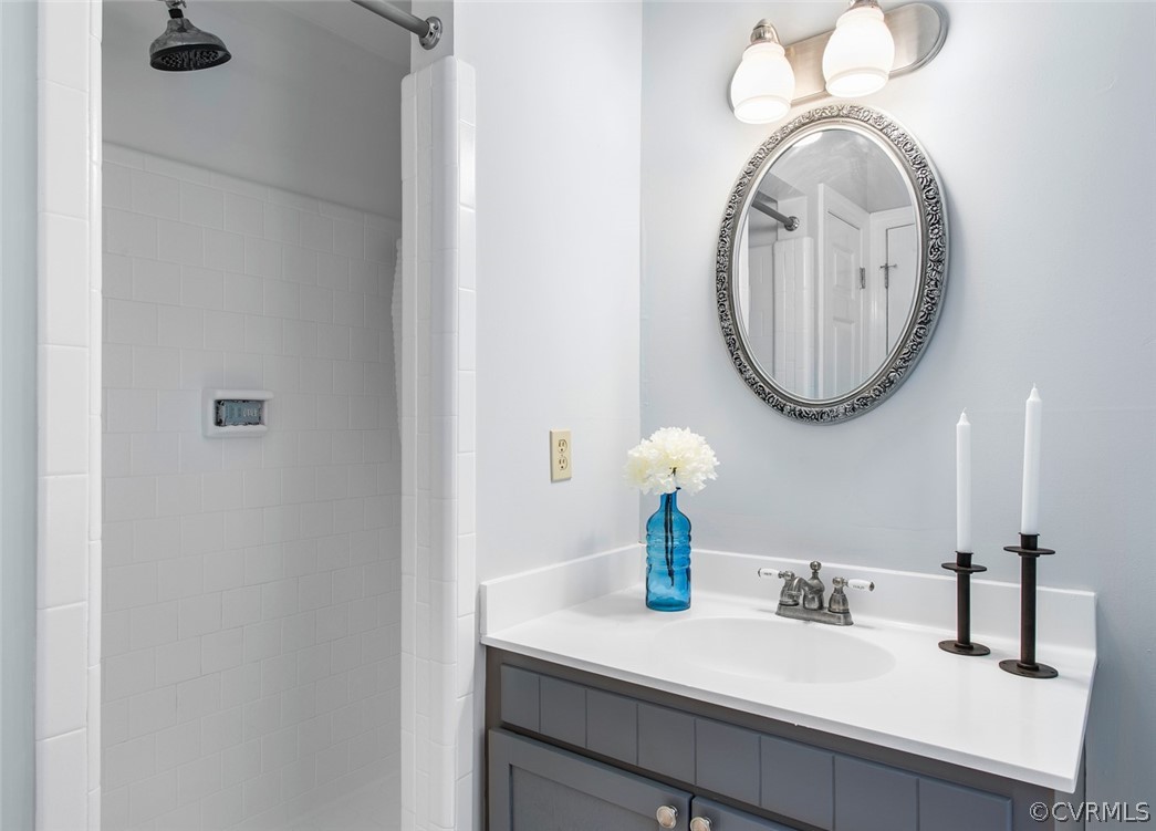 4000 Poplar Grove Road Midlothian, VA 23112 - Photo 28 of 42 a bathroom with a sink and a mirror