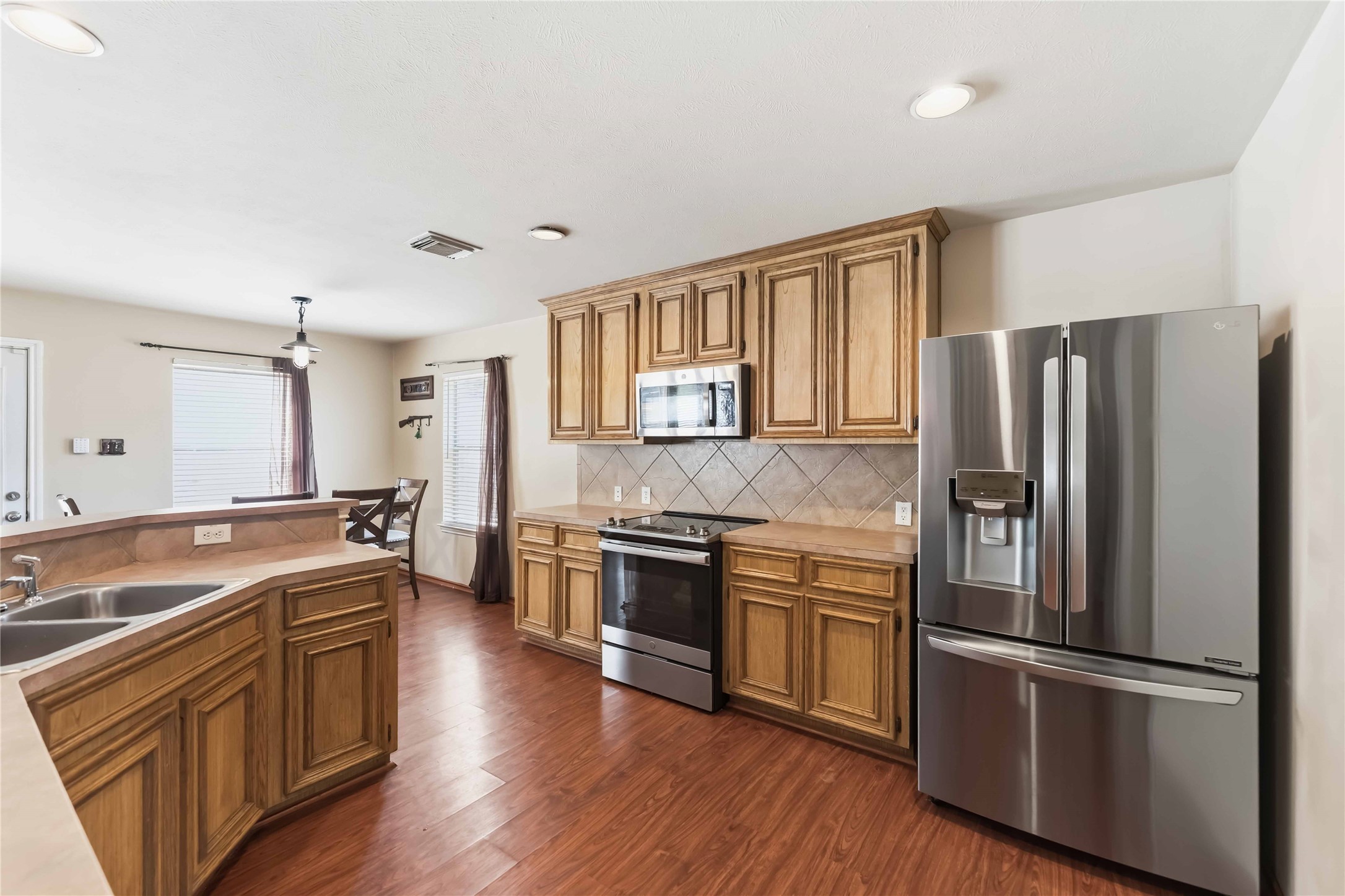 14310 Rolling Hills Lane Rosharon, TX 77583 - Photo 5 of 19