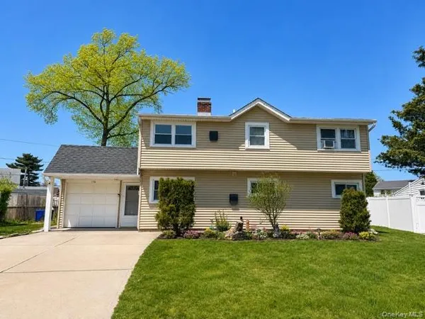 $799,990 | 176 Kingfisher Road, Levittown, NY 11756