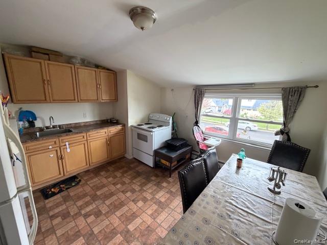 176 Kingfisher Road Levittown, NY 11756 - Photo 21 of 23 eat in area
