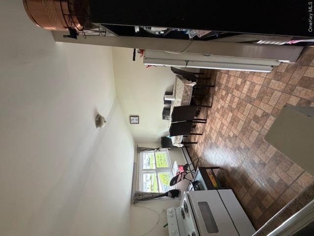 176 Kingfisher Road Levittown, NY 11756 - Photo 22 of 23 eat in area