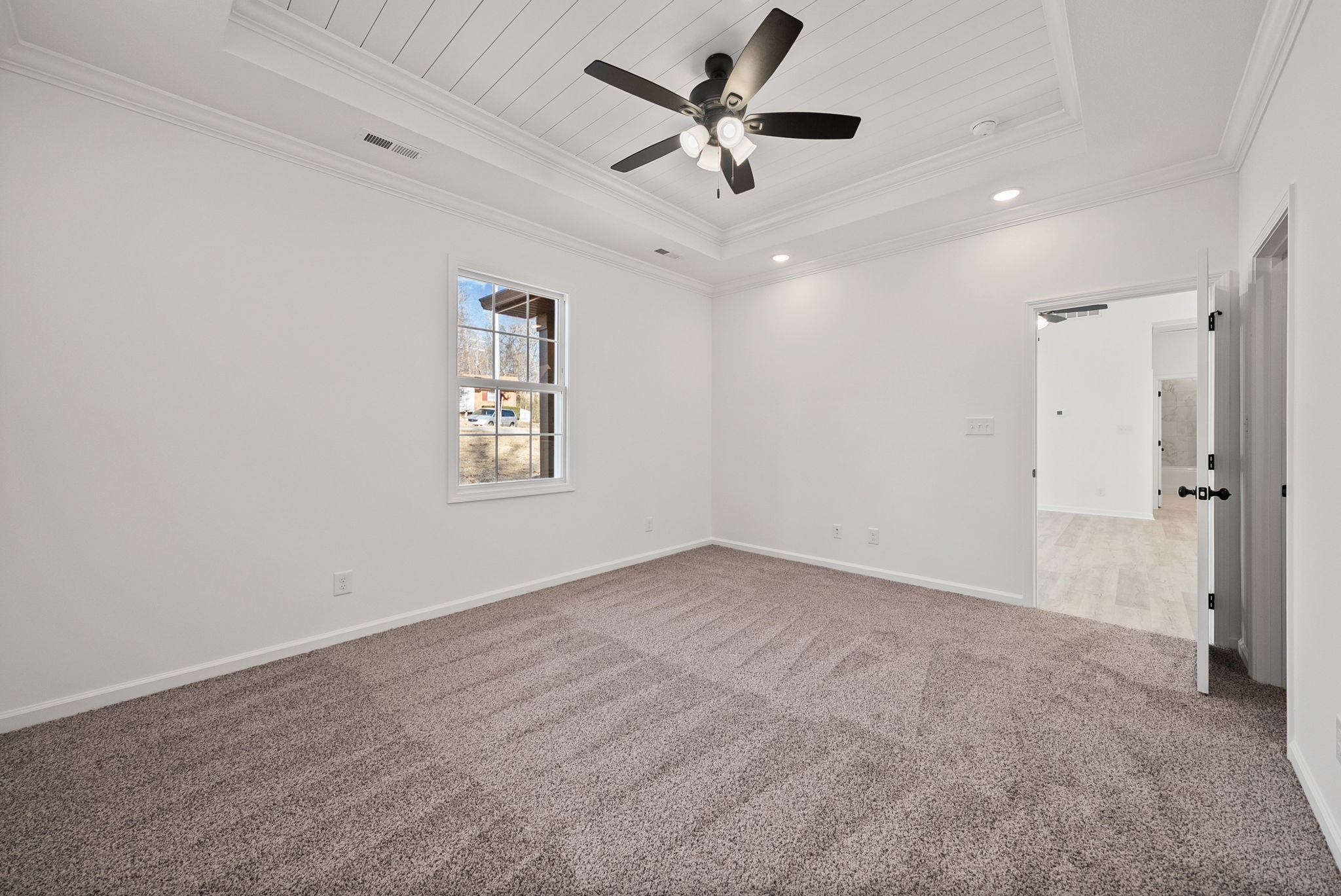 612 Hill Road Clarksville, TN 37040 - Photo 18 of 44 an empty room with fan and windows