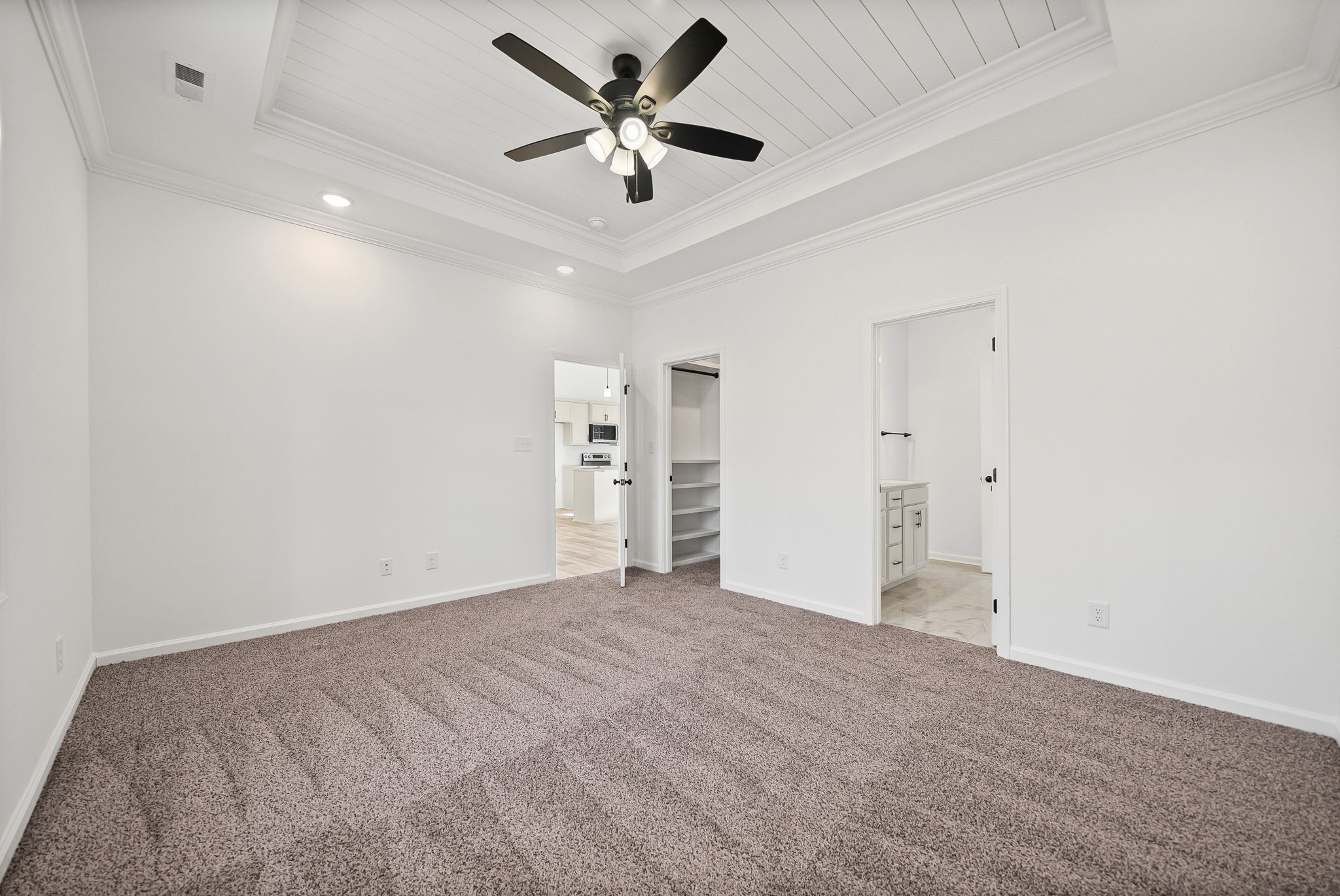612 Hill Road Clarksville, TN 37040 - Photo 19 of 44 an empty room with closet and a ceiling fan
